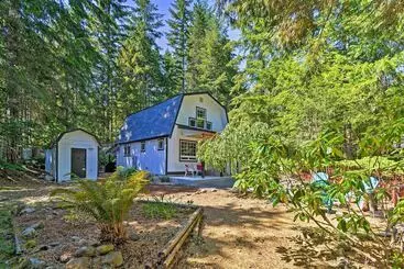 Quaint Lake Cushman Cottage W/ Private Access!