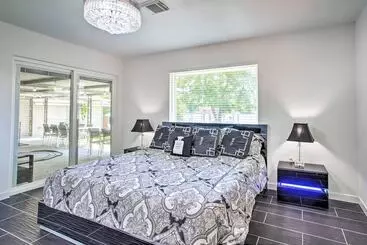 コテージ Waterfront Lake Home W/ Deck   New Renovations!