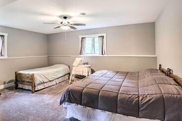 بيت ريفى Cabin W/ Dock & Porch Across From Balsam Lake