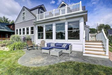 بيت ريفى Charming Lake Winnebago Retreat: Dock & View!