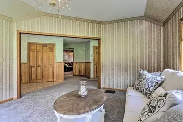 コテージ Family Home W/ Pool, Yard, Game Room, Deck & More!