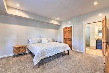 بيت ريفى Deck + Lake Views: Grand Glenville Retreat