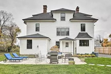 Mökkimajoitus Grand Long Branch Home: 1 Block To Beach!