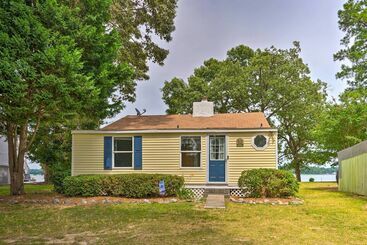 コテージ Serene River Retreat W/ Private Beach & Dock!