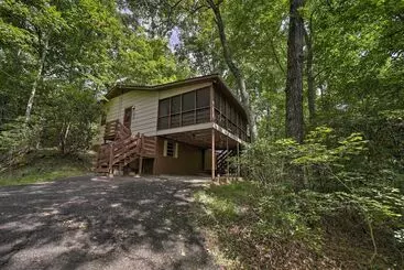 Mökkimajoitus Smoky Mtn Hideaway: Screened Porch & Fire Pit