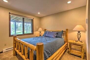 کلبه Sprawling Fraser Cabin W/ Private Hot Tub & Deck!