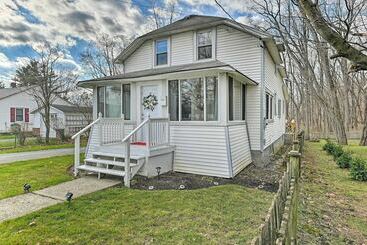 کلبه Sunlit Sanctuary Walk To Skidmore College!