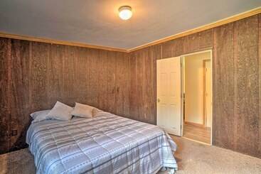 بيت ريفى Table Rock Lake Cabin W/ Deck & Bar!