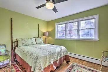 Mökkimajoitus Vibrant Milford Home W/ Boat Dock & Patio!