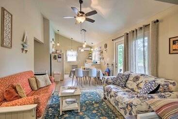 Adorable Lakefront Cottage W/ Dock & Grill!