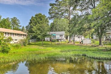 Adorable Lakefront Cottage W/ Dock & Grill!