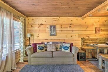 بيت ريفى Branson Area Couple S Cabin W/ Spacious Deck!