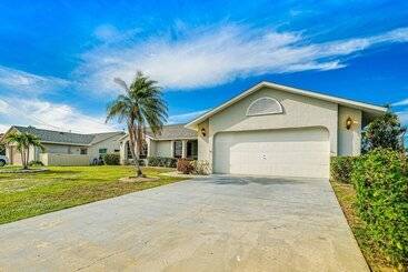 Dom wiejski Cape Coral Home W/ Heated Pool, Dock & Gulf Access