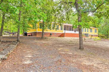 Vakantiehuisje Cheery Swansea Home On Calmont Pond W/ Dock!