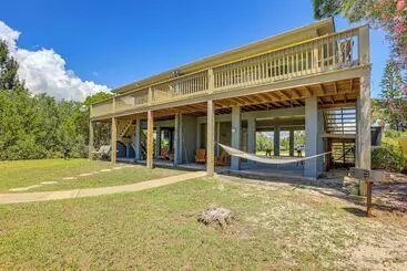 Vakantiehuisje Waterfront Duplex W/ Dock & Views: Near Town!