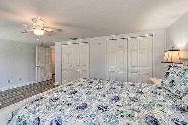 Dom wiejski Family Friendly Englewood Rental W/ Canal Views!