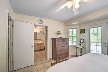 קוטג'' Forested Tamassee Escape W/ Screened Porch!