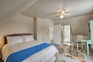 بيت ريفى Historic Waldoboro House Near Lakes, Boating, Etc!