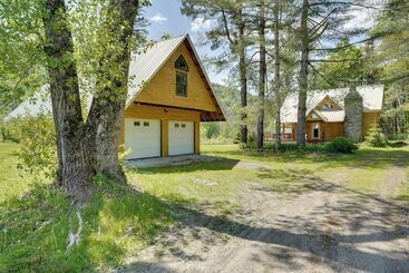 Hus på landet Killington Area Escape W/ Deck, Views & Hot Tub!