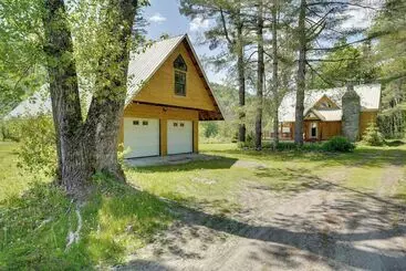 Mökkimajoitus Killington Area Escape W/ Deck, Views & Hot Tub!