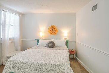 茅舍 Lake Francis Lily Pad Home W/ Hot Tub & Dock!