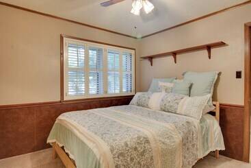 별장 Deck, Dock & Resort Amenities: Home In Hot Springs