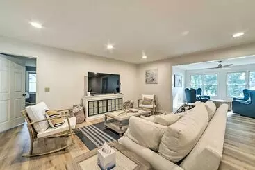 コテージ New! Spacious & Modern Retreat On Kentucky Lake