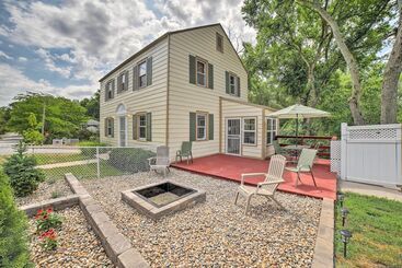 کلبه Pet Friendly Lake Getaway: 1 Block To Beach!