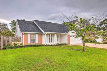 Vakantiehuisje Single Story Home W/ Patio, 5 Mi To Beach!