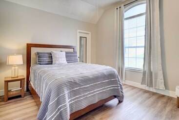 茅舍 Airy Georgetown Home W/ Fire Pit!