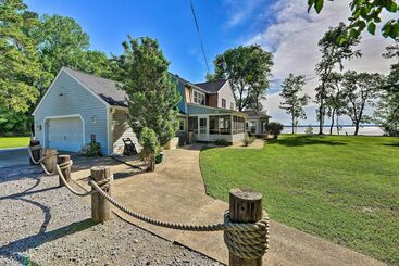 Hus på landet Bayfront Blounts Creek Home: Private Beach + Dock!