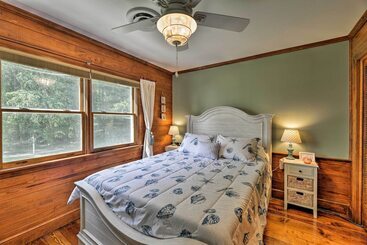 بيت ريفى Bayfront Blounts Creek Home: Private Beach + Dock!