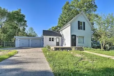 コテージ Bellaire Home W/ Yard ~ 4 Miles To Torch Lake