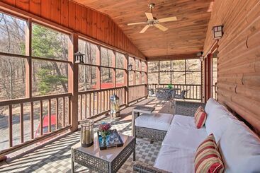 Сельский дом Cabin W/ Decks & Fire Pit Near Lost River!