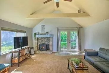 コテージ Charming Cabin On Newman Lake W/ Boat Dock!