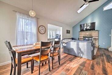 Сельский дом Hot Tub, Fire Pit & Game Room: Tobyhanna Home!