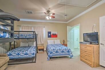 Dom wiejski Lake Travis Home W/ Deck: Steps To 2 Story Dock!