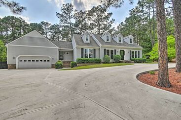 コテージ Peaceful Southern Pines Home W/ Pool + Yard!