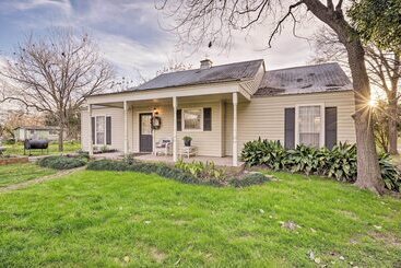 Hus på landet Riverfront Martindale House W/ 2 Covered Decks