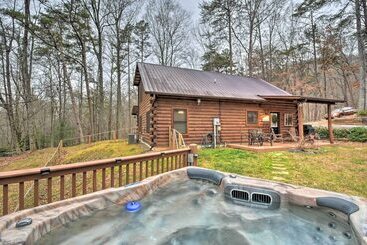 Hus på landet Rural Murphy Cabin   Yard, Hot Tub & Fire Pit