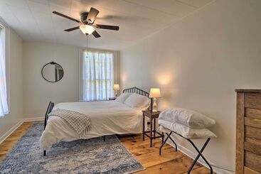 קוטג'' Sodus Point Historic Home ~ 1/2 Mi To Sodus Bay!