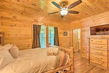 コテージ Sun Dappled Cadillac Gem W/ Kayaks & Grill!