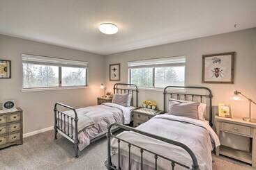 بيت ريفى Forest View Deck + Fire Pits: Pine Grove Retreat!