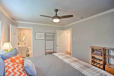 بيت ريفى Dock & Fire Pit: Lakefront Cedar Creek Home!