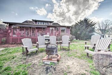 Hus på landet Damascus Home W/fire Pit & Views, Walk To Shops!