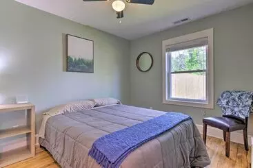 Mökkimajoitus Downtown Brevard Home: Walk To Bars & Breweries!