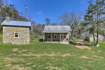 Idyllic Hellertown Cottage W/ Patio & Fire Pit!