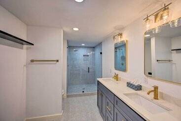 بيت ريفى Modern Lakefront Mabank Home W/ Pool Table!