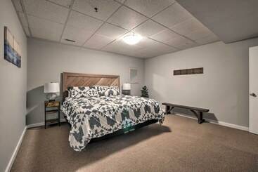 Vidéki Ház The Red Pine Cabin  W/ Private Pond & Dock!