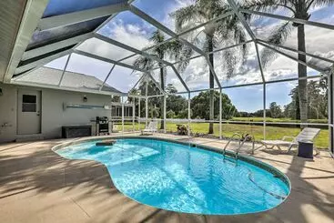 Mökkimajoitus Palm Harbor Home W/ Pool & Golf Course Views!